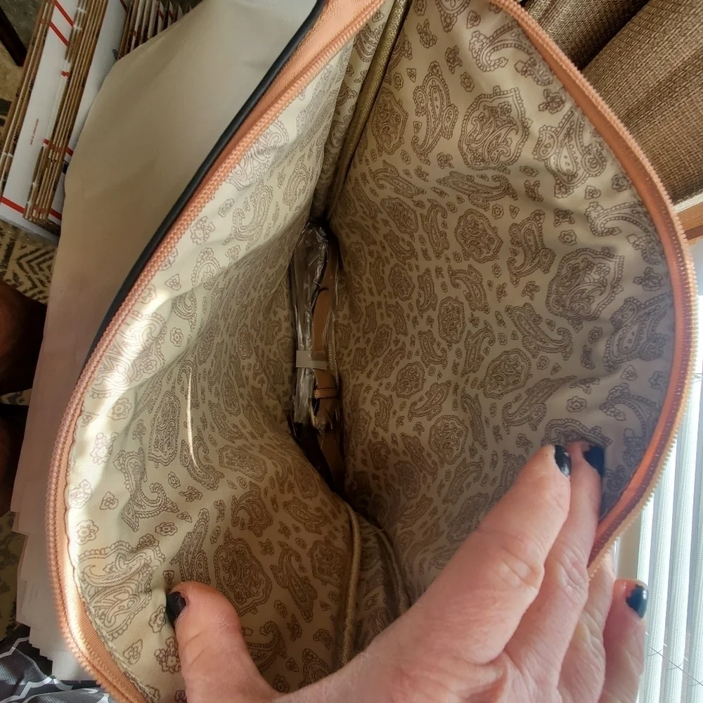 Simply Noelle Padded Laptop Bag. NWOT. TAN